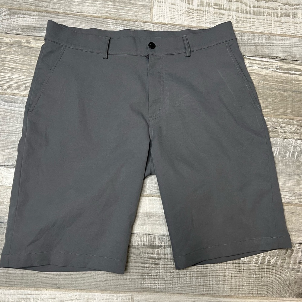 KJUS Men’s 50/ M Golf Shorts Grey  Flat Front Regular Fit Stretch Casual